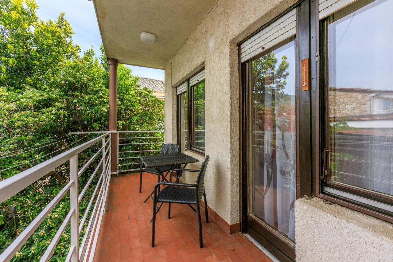 Apartament Zec *