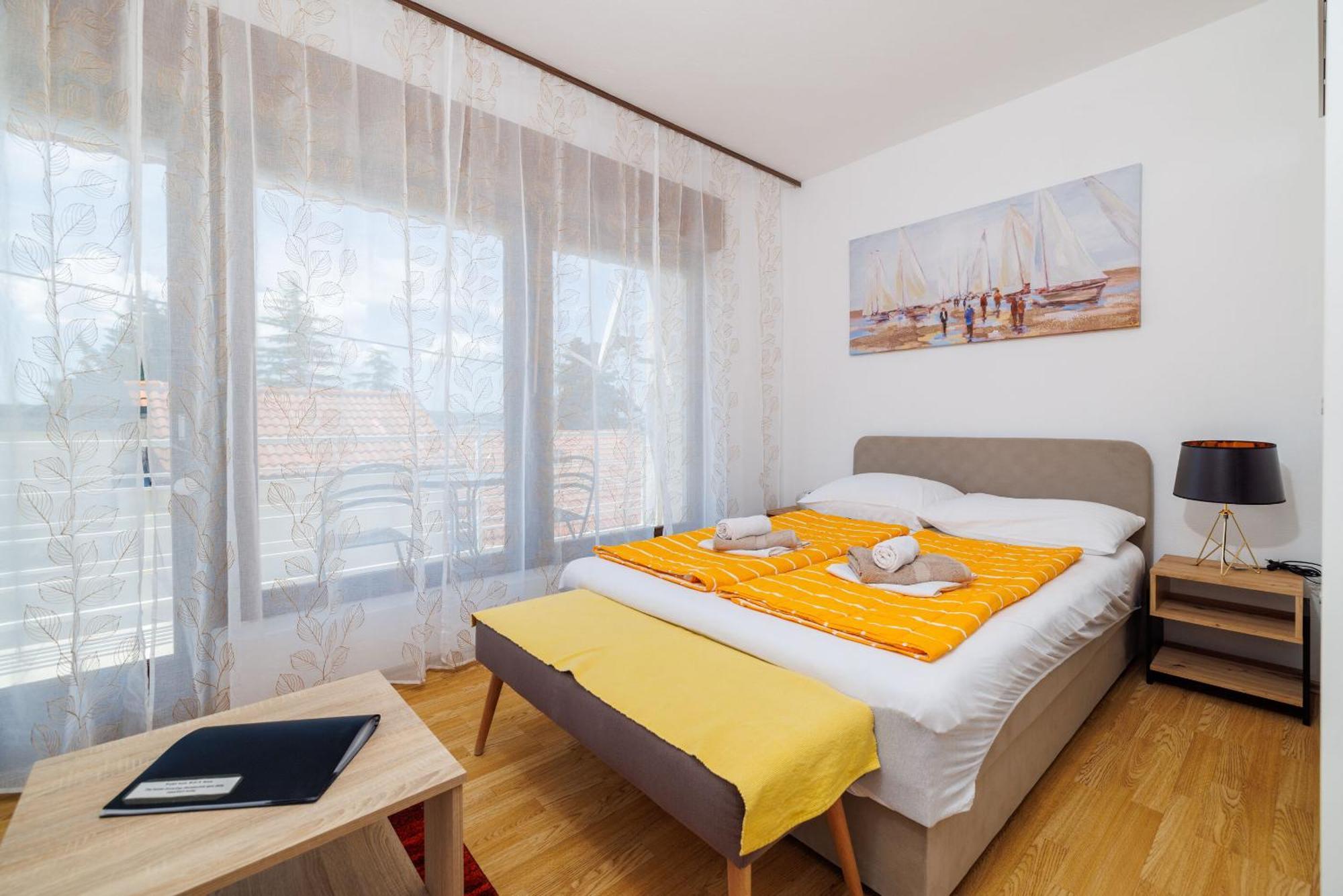 Apartament Zec *