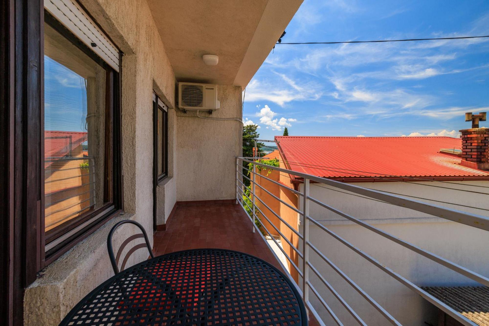 Apartament Zec *